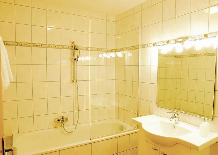 تونيس آم أشينزي 3*