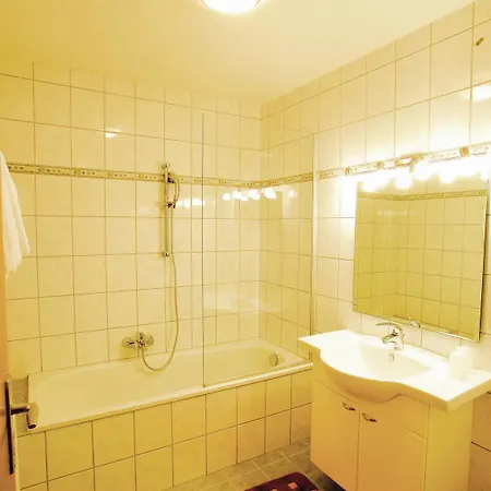 托尼斯阿森斯公寓 3*